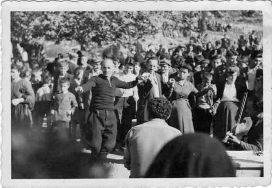 ΝΤΟΥΡΟΣ ΣΤΑΥΡΟΣ ΣΤΟ ΧΟΡΟ