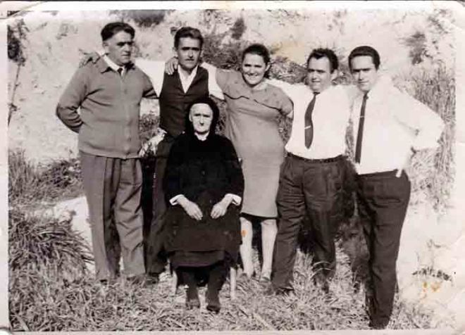 ΓΛΟΥΣΤΑ ΠΑΠΑΤΣΟΠΟΚΑΙΝΑ......