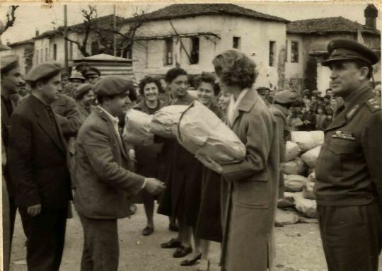 Η ΒΑΣΙΛΙΣΣΑ ΣΤΟ ΦΙΛΙΑΤΙ...